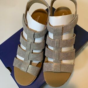 Rockport Briah New gladiator Metallic subtle sheen Strappy Sandals. Size 9.5